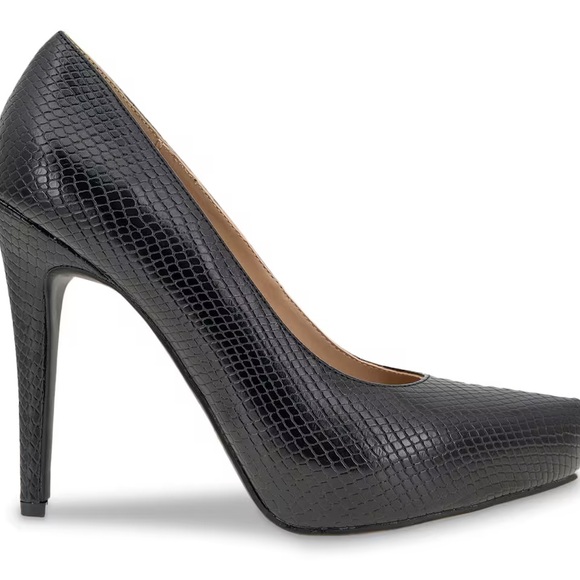 BCBG GENERATION BLACK LIZARD PENNI PUMP SIZE 8 - Picture 2 of 7